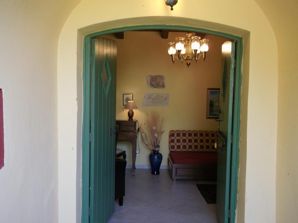 De Loulia Hotel